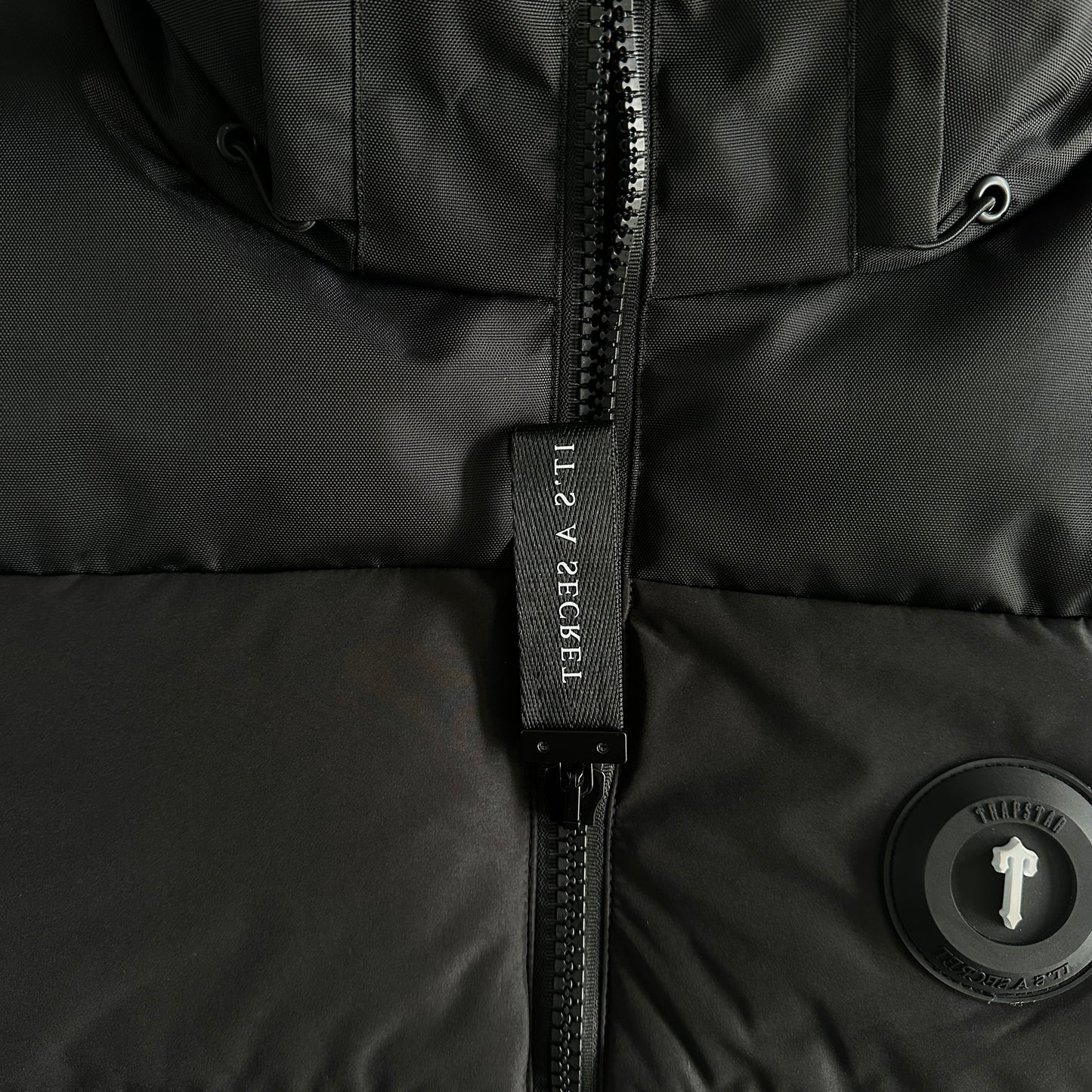 Decoded Trapstar Puffer - Preto