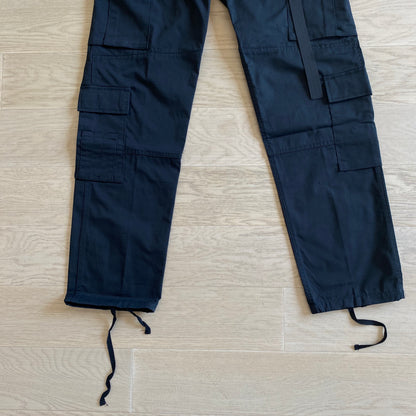 Corteiz Cargo Pants - Preto com Logótipo Vermelho