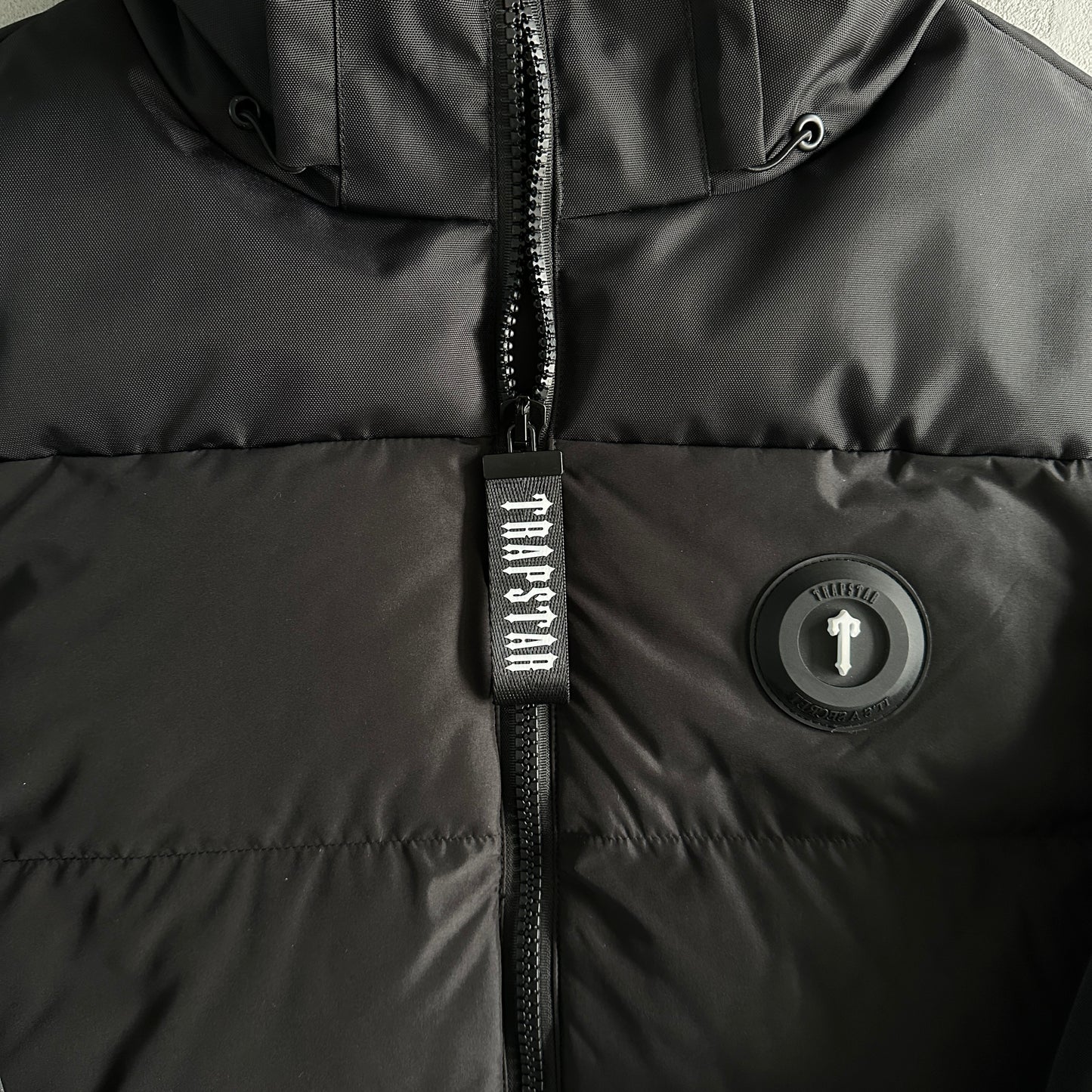 Decoded Trapstar Puffer - Preto