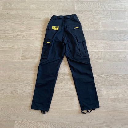 Corteiz Cargo Pants - Preto com Logótipo Amarelo