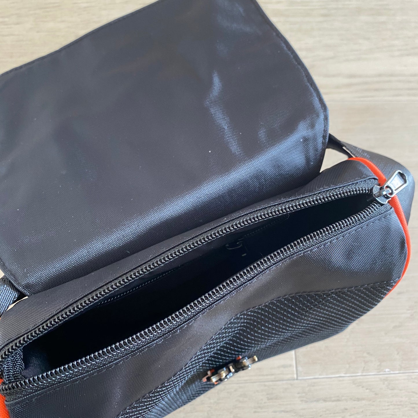 Trapstar Messenger Bag 1.0 – Preto - Laranja