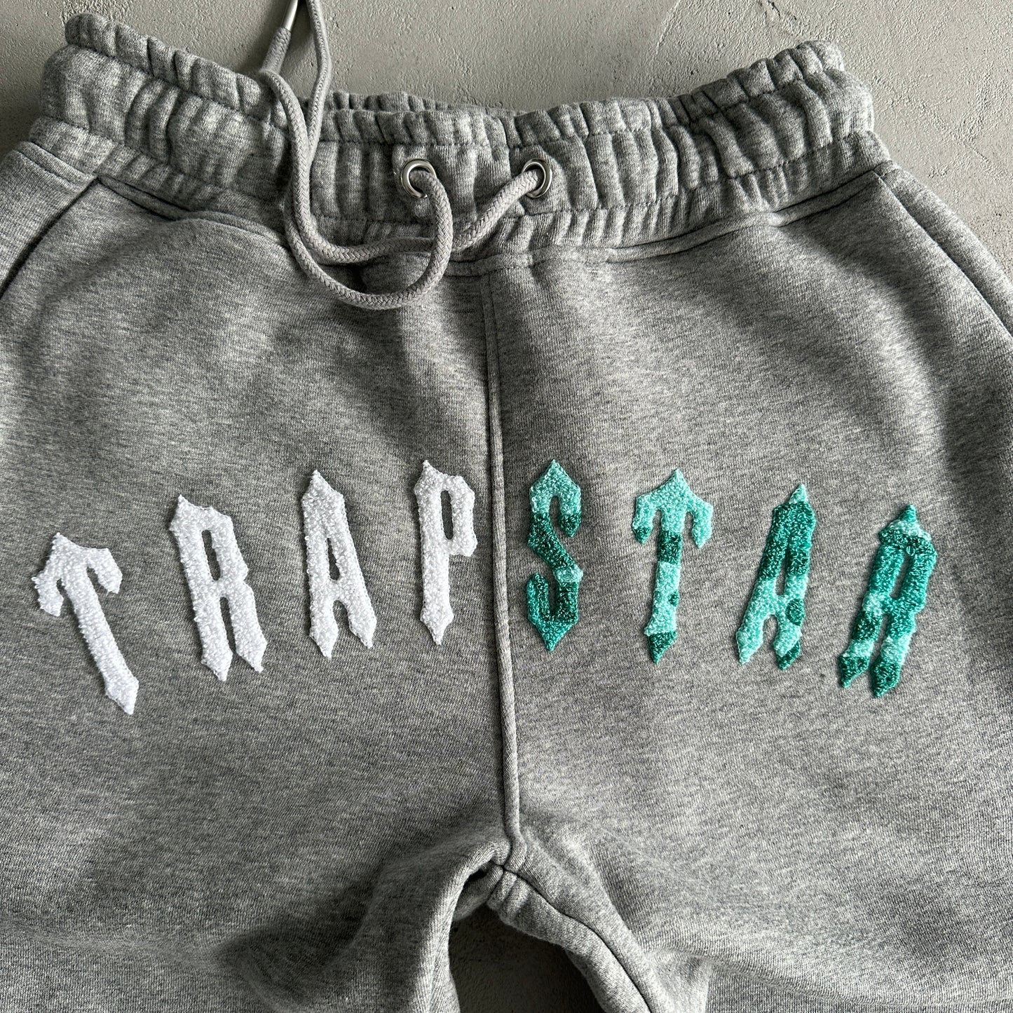 Trapstar Irongate Chenille Arch Hoodie Tracksuit  Cinza - Azul Marinho